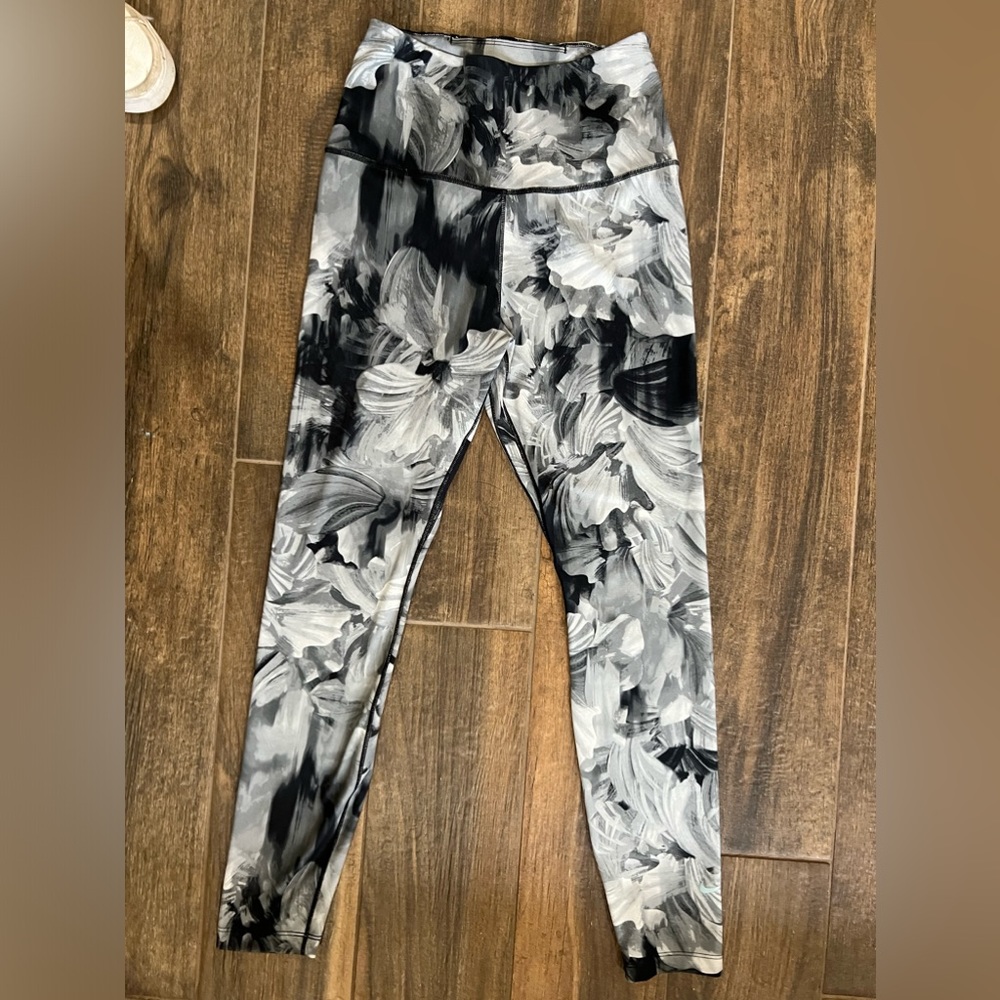 Women’s Nike athletic leggings, size small